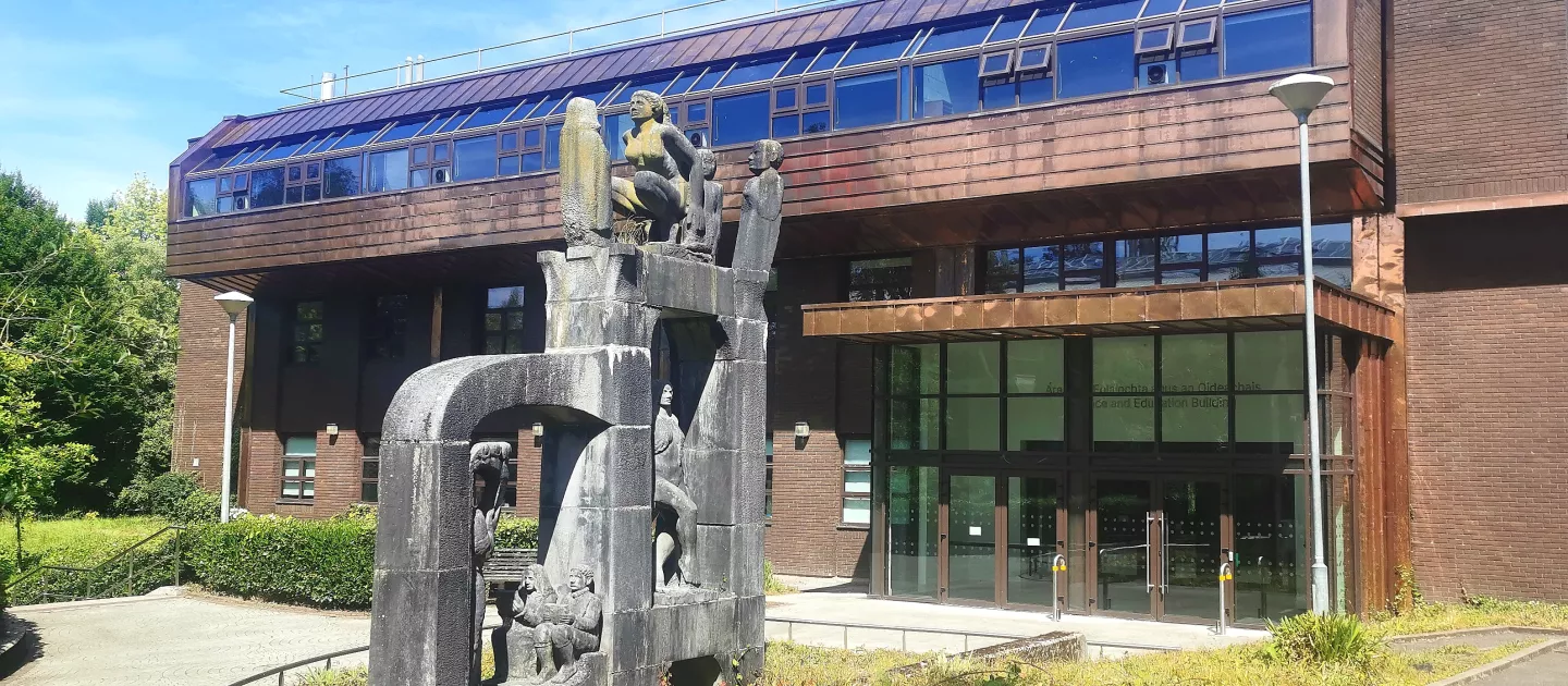 Status in front of the Science and Education Building