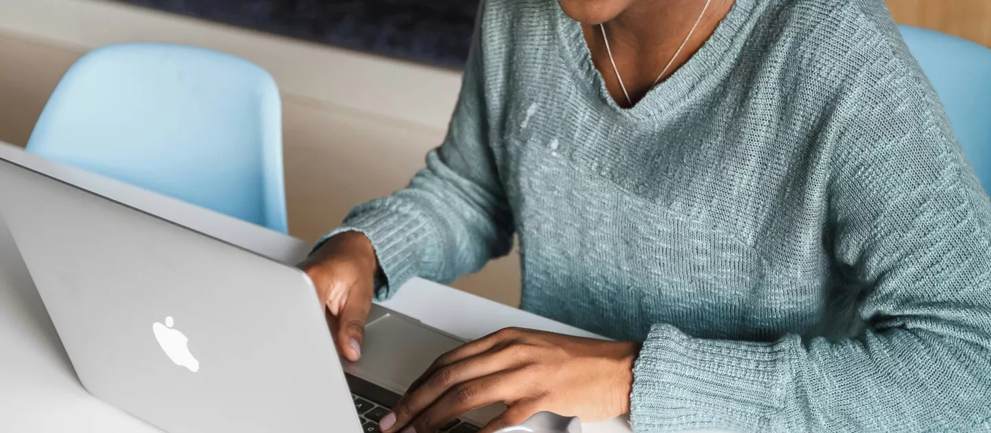 girl on laptop