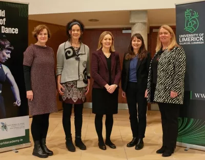 A group pictured at the seminar in UL