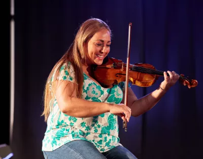 Ivonne playing violin