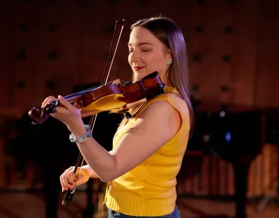 woman playing violin