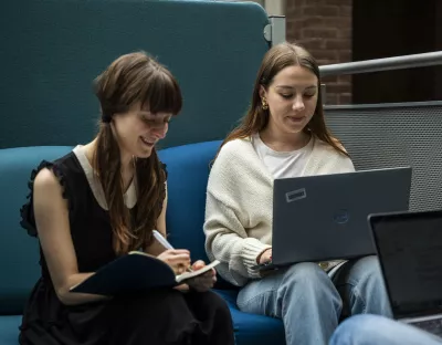 2 students working together on a laptop