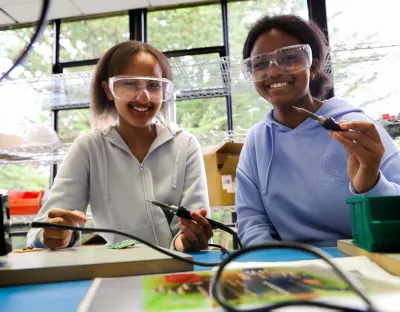 Yodith (Left) and Zeytuna Moloney from Laurel Hill Colaiste FCJ in Limerick build a simple circuit to monitor heartrate during one of the Cybercamp workshops at UL