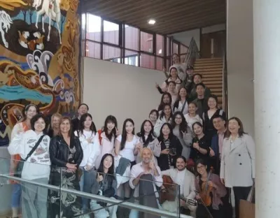 Students from China gathered for a group photo in the Irish World Academy