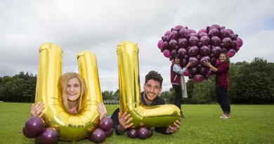 International Students with UL balloons