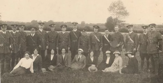 Limerick City Volunteers and Cumann na mBan, c. 1915. Reproduced from the Daly Papers, Glucksman Library, University of Limerick.