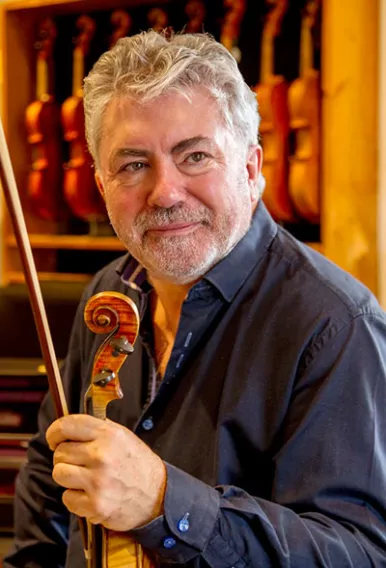 Gerry O connor smiling with his fiddle