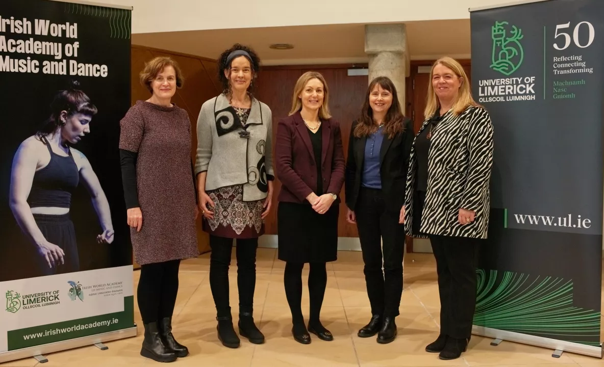 A group pictured at the seminar in UL