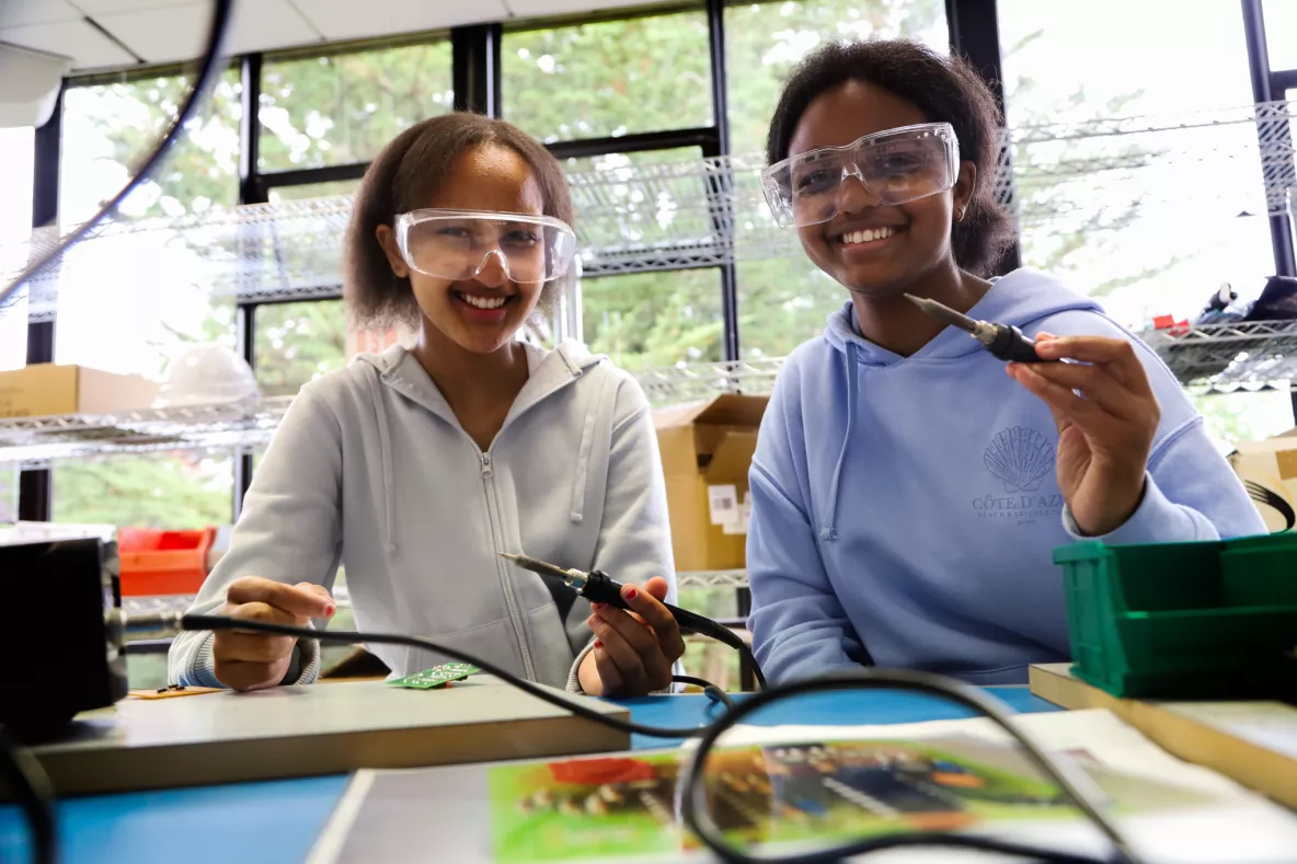 Yodith (Left) and Zeytuna Moloney from Laurel Hill Colaiste FCJ in Limerick build a simple circuit to monitor heartrate during one of the Cybercamp workshops at UL