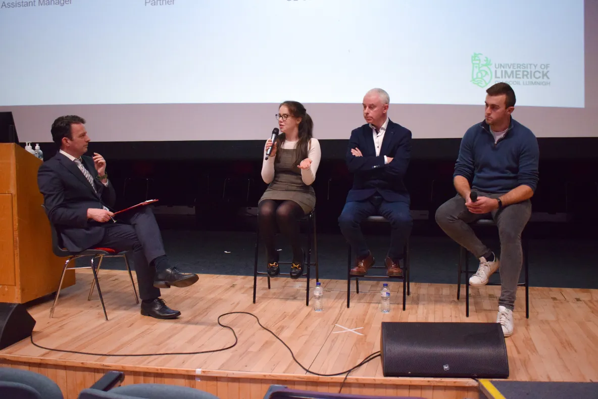 4 speakers on stage in the concert hall