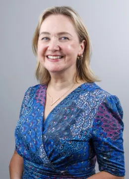 Lorna Kerin headshot, neutral background 